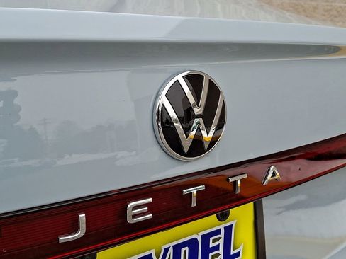 Certified 2025 Volkswagen Jetta SEL FWD image 31