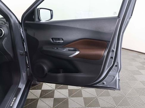 Used 2021 Nissan Kicks SR w/ Exterior Package image 23