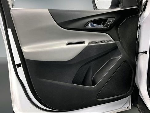 Used 2023 Chevrolet Equinox LS image 19