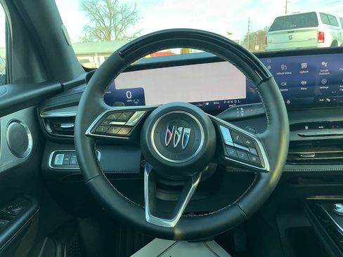 Used 2025 Buick Enclave Avenir image 8