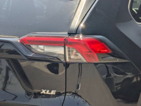 Used 2022 Toyota RAV4 LE FWD image 12