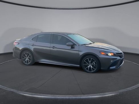 Used 2024 Toyota Camry SE FWD image 2