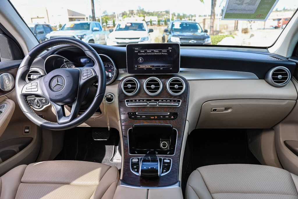 Used 2018 Mercedes-Benz GLC 300 4MATIC image 2