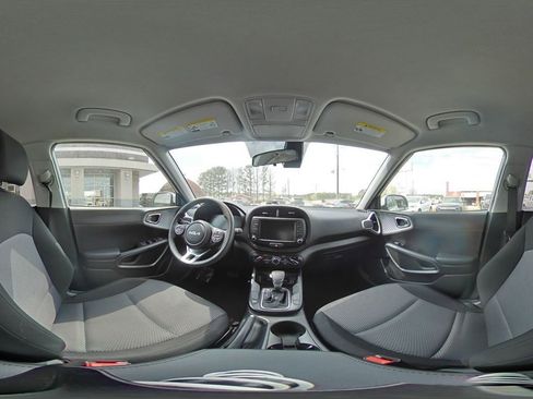 Used 2025 Kia Soul LX w/ LX Technology Package image 40