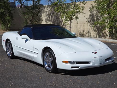 Used 2004 Chevrolet Corvette Convertible w/ Preferred Equipment Group RWD image 3