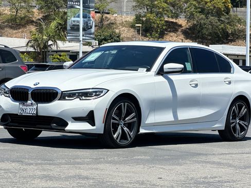 Used 2022 BMW 330i Sedan w/ Premium Package image 7