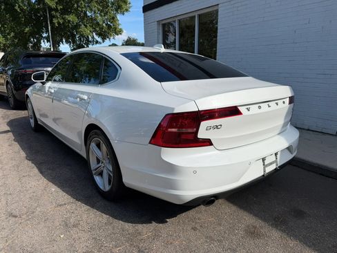 Used 2018 Volvo S90 T5 Momentum w/ Momentum Plus Package FWD image 7