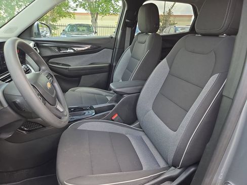 Used 2025 Chevrolet TrailBlazer LT AWD/4WD image 24