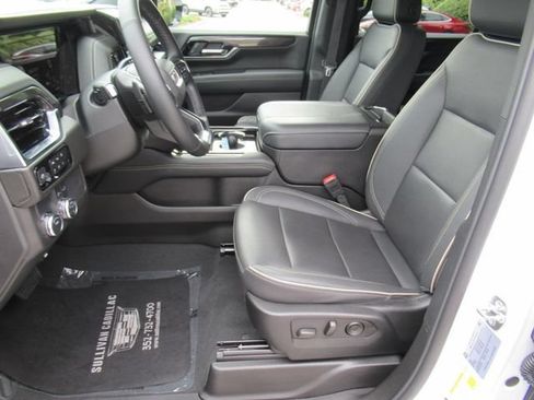 Used 2025 GMC Yukon XL Elevation RWD image 16
