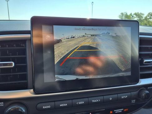 Used 2025 Hyundai Venue SEL FWD image 18