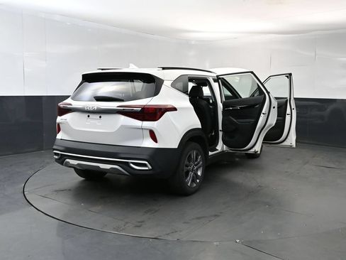 Certified 2023 Kia Seltos S w/ Navigation Package AWD/4WD image 22