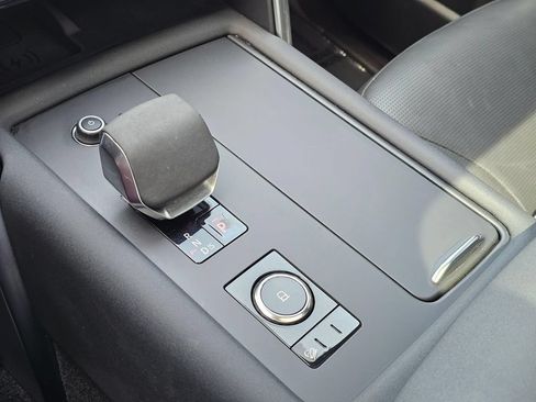 Used 2023 Land Rover Discovery HSE R-Dynamic AWD/4WD image 36