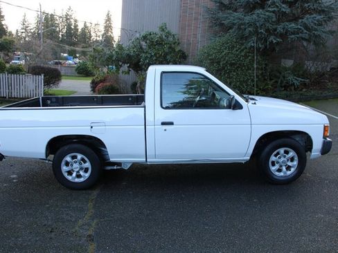 Used 1996 Nissan Pickup XE image 10