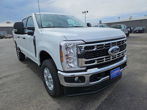 New 2026 Ford F250 XLT w/ FX4 Off-Road Package AWD/4WD image 2
