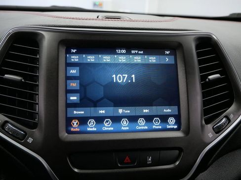 Certified 2022 Jeep Cherokee Trailhawk w/ Premium Leather Package image 32