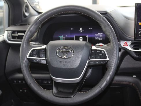 Certified 2025 Toyota Sienna XLE Woodland Edition AWD/4WD image 29
