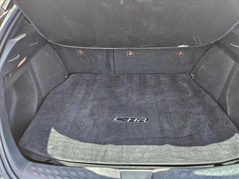 Used 2018 Toyota C-HR XLE FWD image 6