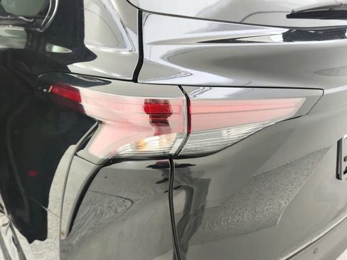 Used 2024 Toyota Sienna XLE image 15