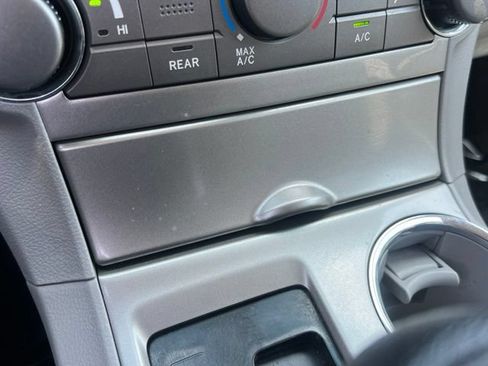 Used 2013 Toyota Highlander Plus FWD image 27