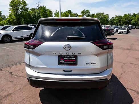 Used 2024 Nissan Rogue SV AWD/4WD image 5
