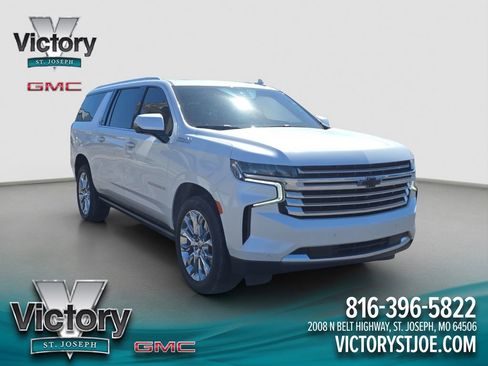 Used 2023 Chevrolet Suburban High Country image 1