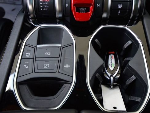 Used 2021 Lamborghini Urus Sport Utility 4D image 62