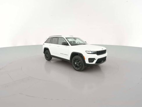New 2025 Jeep Grand Cherokee Altitude image 16