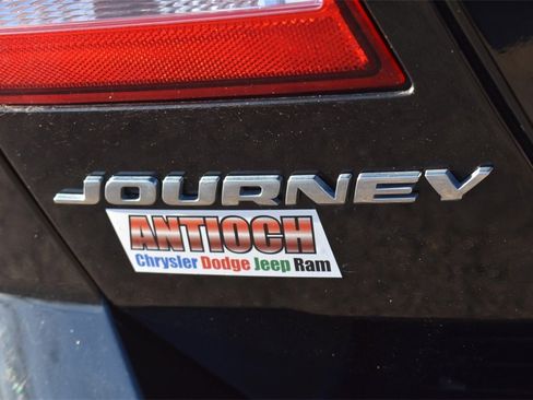 Used 2020 Dodge Journey SE w/ SE Popular Equipment Group image 18