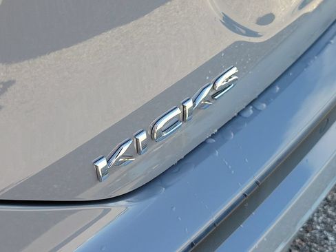 Used 2023 Nissan Kicks SR w/ SR Premium Package FWD image 6