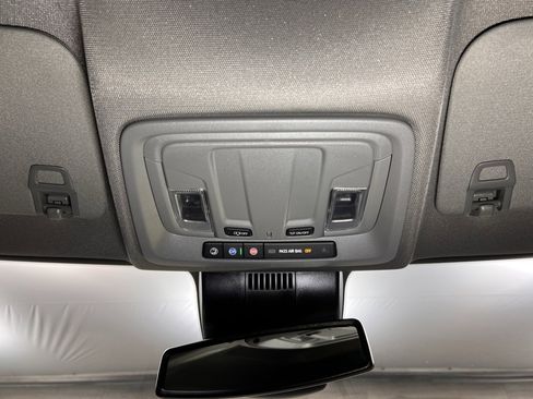 Used 2024 Chevrolet Silverado 2500 Custom w/ Custom Value Package image 8