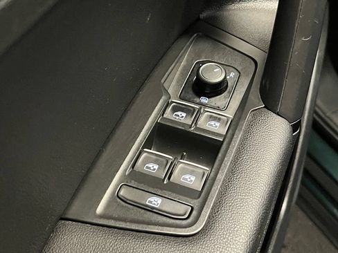 Used 2019 Volkswagen Tiguan SE w/ Panoramic Sunroof Package AWD/4WD image 16