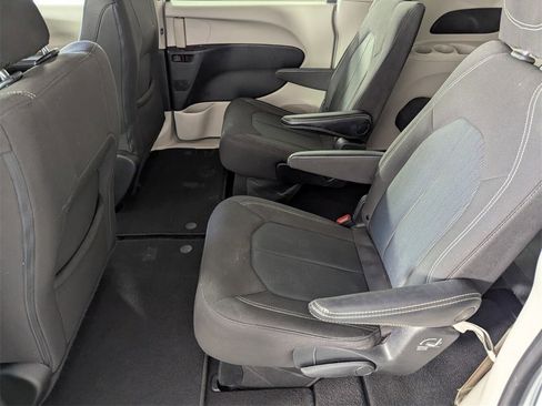 Used 2022 Chrysler Voyager LX image 14