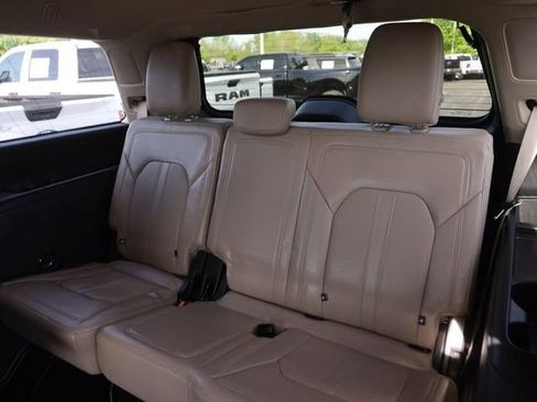 Used 2023 Ford Expedition Limited AWD/4WD image 12