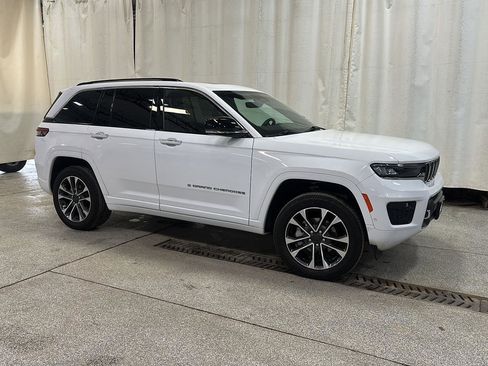 Used 2023 Jeep Grand Cherokee Overland image 7