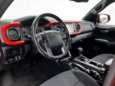 Used 2017 Toyota Tacoma TRD Off-Road image 15