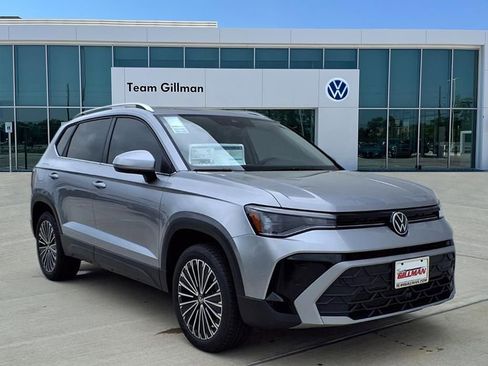 New 2026 Volkswagen Taos SE FWD image 1