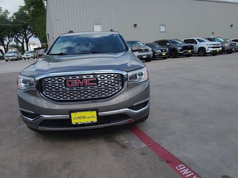Used 2019 GMC Acadia Denali w/ Technology Package FWD image 3
