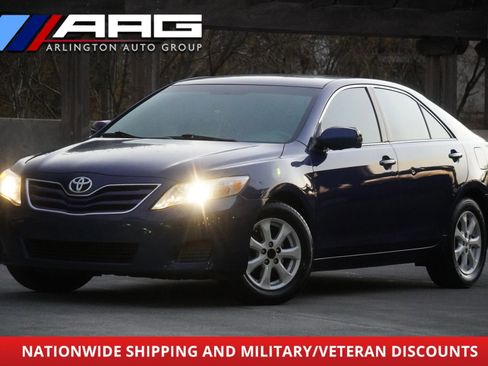 Used 2011 Toyota Camry LE image 1