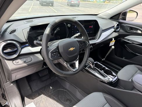 New 2026 Chevrolet Trax LT w/ Sunroof Package FWD image 13