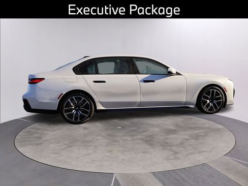 Certified 2025 BMW 760i xDrive image 11