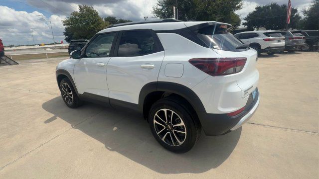 Used 2025 Chevrolet TrailBlazer LT AWD/4WD image 6