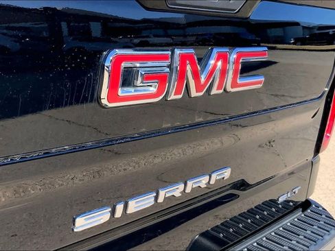 Certified 2023 GMC Sierra 1500 SLT image 9