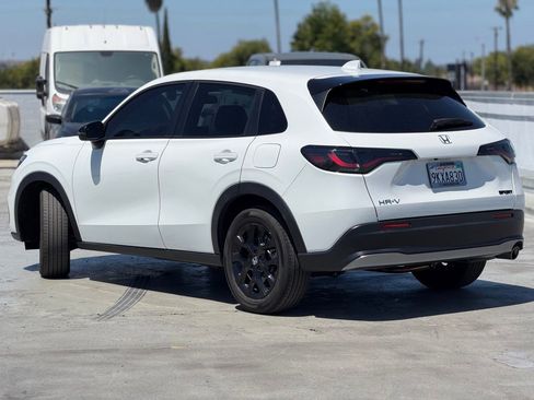 Used 2024 Honda HR-V Sport image 3