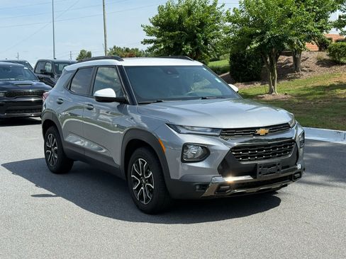 Used 2023 Chevrolet TrailBlazer ACTIV w/ Sun and Liftgate Package AWD/4WD image 7