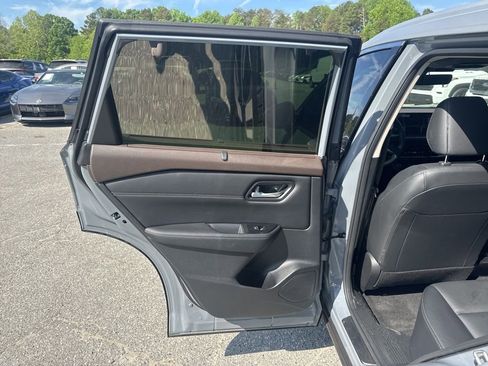 Used 2023 Nissan Rogue SL w/ SL Premium Package image 27