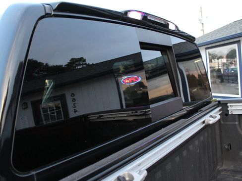 Used 2017 Nissan Titan Platinum Reserve image 23