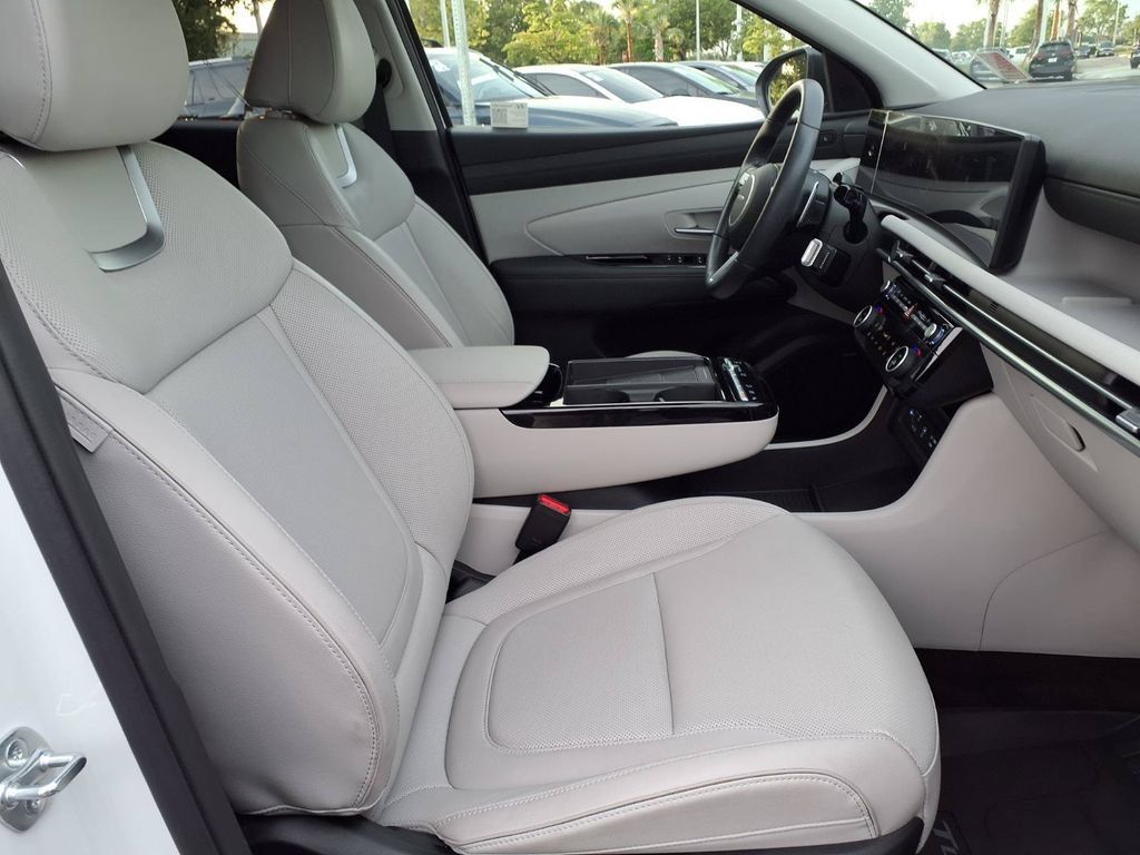 Used 2025 Hyundai Tucson Limited AWD/4WD image 14