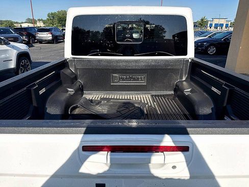 Used 2023 Jeep Gladiator Overland AWD/4WD image 17