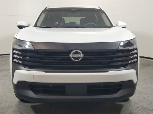 Used 2025 Nissan Kicks SV image 2