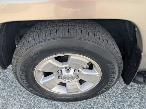 Used 2004 Toyota 4Runner SR5 RWD image 12